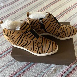 Beige Leather Ankle Boot with Side Zipper